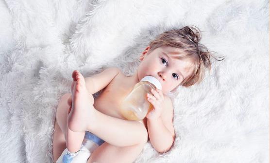 如何挑选新生儿奶瓶 宝宝爱上吃奶瓶的小妙招
