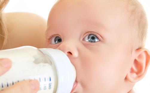宝宝多大可以喝纯牛奶 宝宝喝纯牛奶的日常误区
