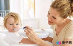 10个月宝宝吃奶量多少算正常