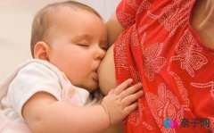 如何给宝宝喂食泥状食物？