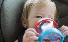 母乳喂养婴儿喝水太多会中毒? 母乳喂养婴儿喝水太多会中毒?