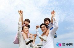 母爱给男孩满足感 父爱给男孩方向感