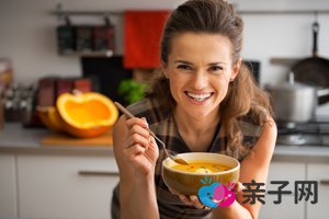 来月经时可以泡金银花喝吗
