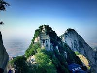 心理百科：照顾老人别“斗气”